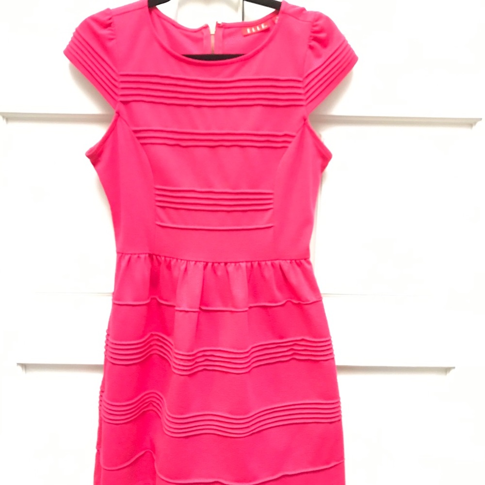 Elle Fuscia Capped sleeves dress